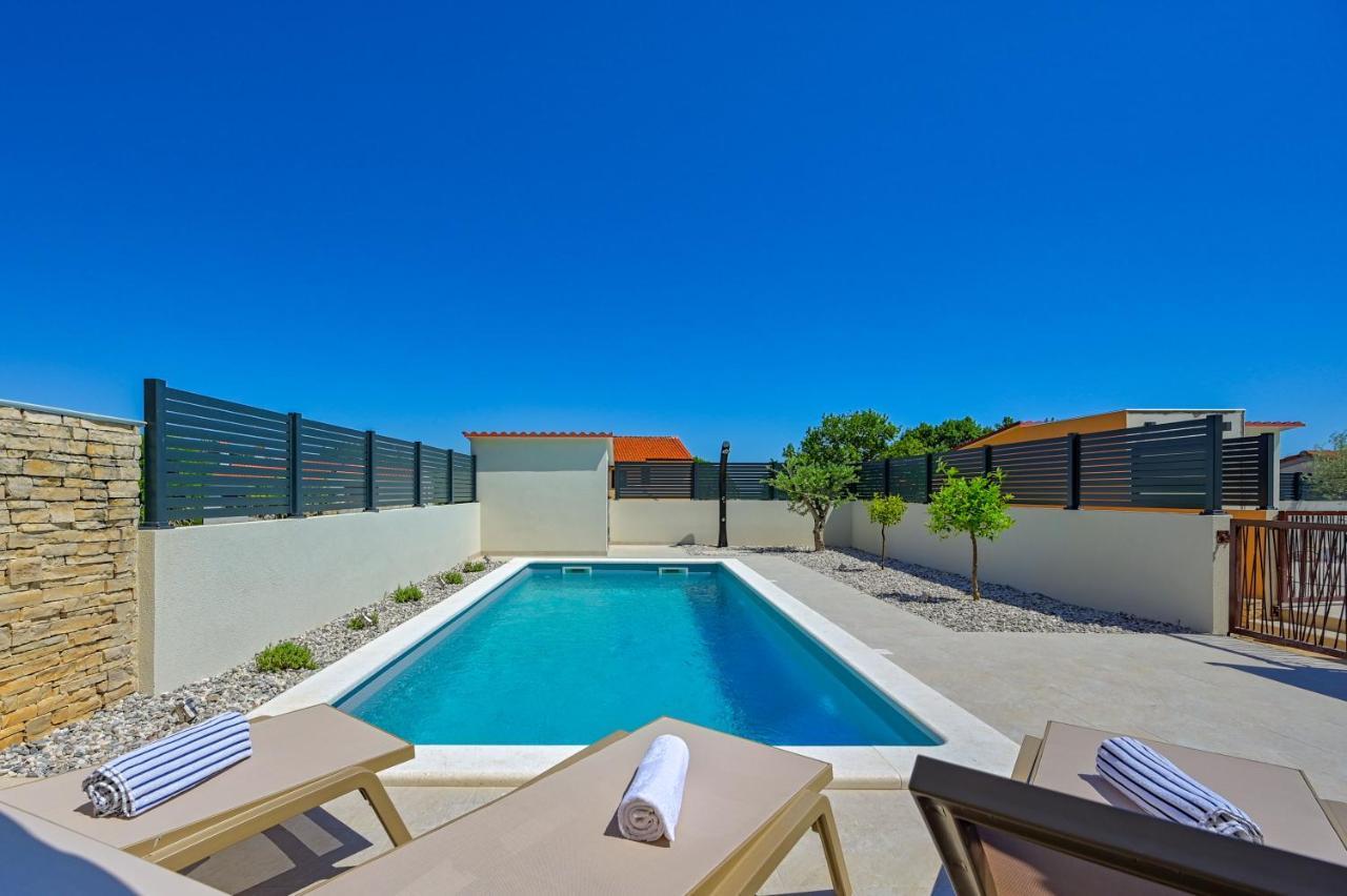 Apartment Zala With Private Pool Лижнян Экстерьер фото