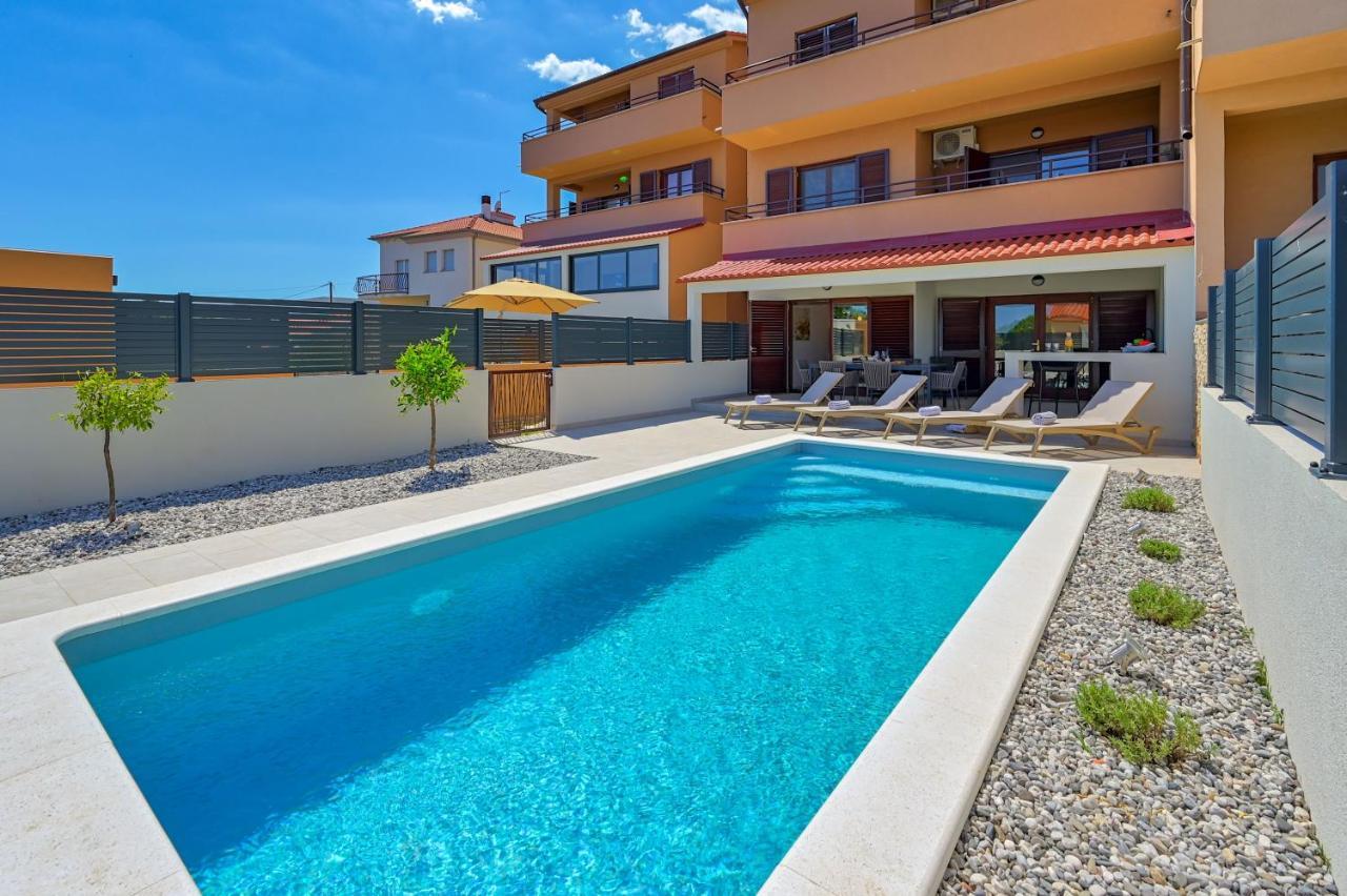Apartment Zala With Private Pool Лижнян Экстерьер фото